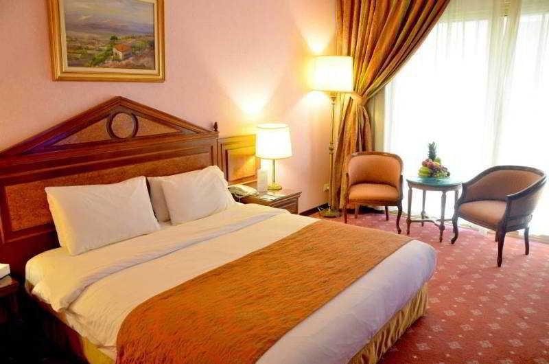 โกลเด้นทิวลิปซีเรนนาด้าแฮมร่า โฮเต็ล Hotel เบรุต ภายนอก รูปภาพ