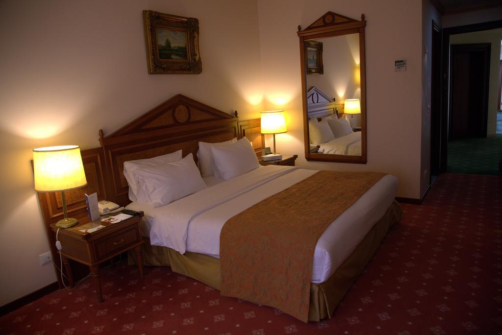 โกลเด้นทิวลิปซีเรนนาด้าแฮมร่า โฮเต็ล Hotel เบรุต ภายนอก รูปภาพ